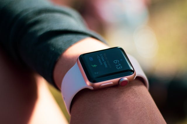 5 Cutting-Edge Wearable Health Tech Features Revolutionizing Wellness