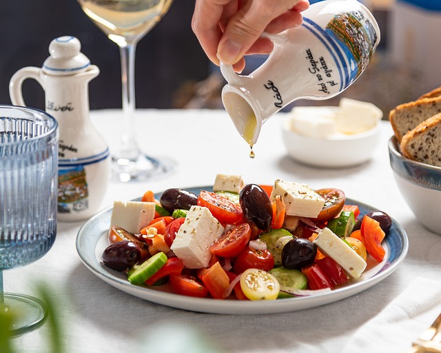 Crafting a Nutritious Olive Oil and Vinegar Dressing
