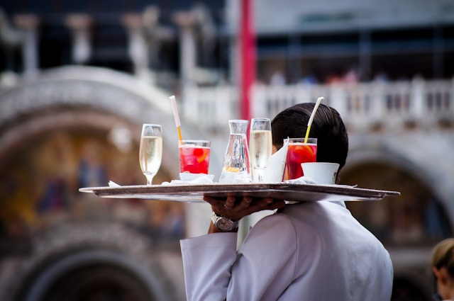 Wine Knowledge And Service: A Waiter's Responsibility To Guide Diners